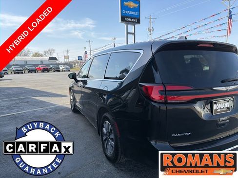 Used 2024 Chrysler Pacifica Limited FWD image 5