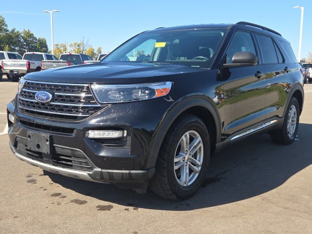 Used 2021 Ford Explorer XLT w/ Equipment Group 202A AWD/4WD image 2