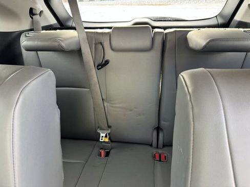 Used 2020 Toyota Highlander XLE image 9