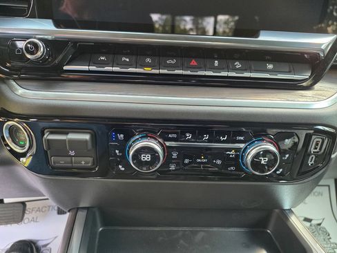 New 2026 GMC Sierra 1500 SLT w/ SLT Premium Package AWD/4WD image 31