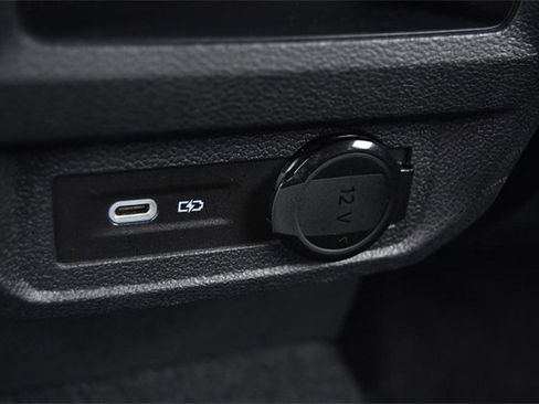 Certified 2022 Volkswagen Tiguan SE image 22