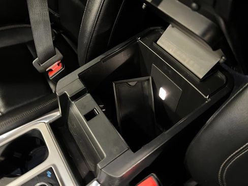 Used 2020 Ford Explorer XLT w/ Equipment Group 202A image 21