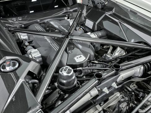 Used 2017 Lamborghini Aventador S image 20