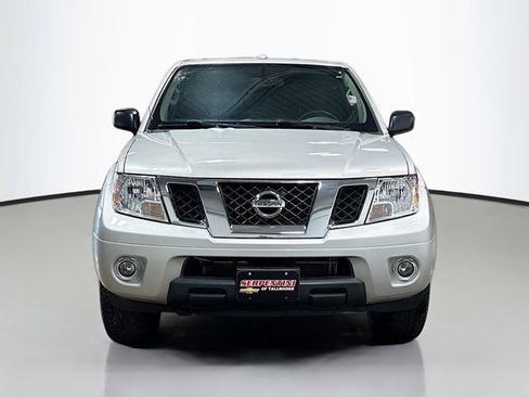 Used 2016 Nissan Frontier SV w/ SV Value Truck Package AWD/4WD image 2