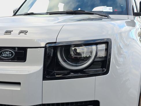 New 2026 Land Rover Defender 110 X-Dynamic SE image 32