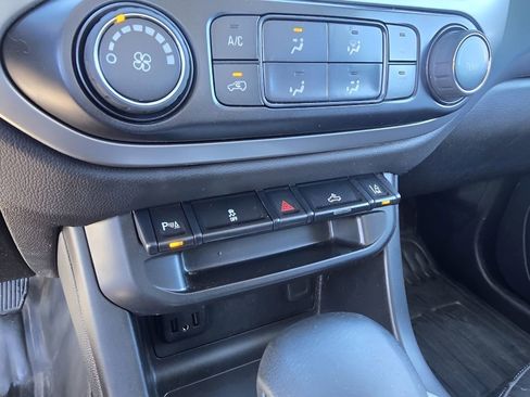 Used 2022 Chevrolet Colorado LT w/ Fleet Safety Package image 19