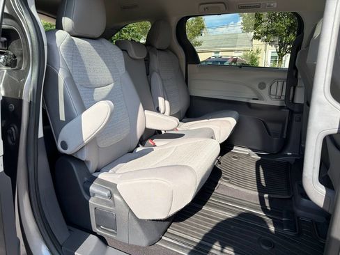 Used 2024 Toyota Sienna LE w/ LE Plus Package FWD image 27