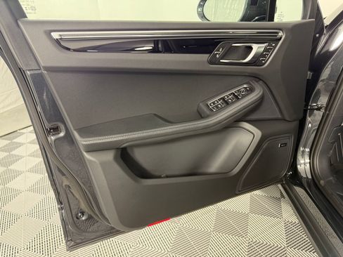 Certified 2026 Porsche Macan AWD/4WD image 29