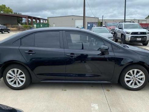 Used 2025 Toyota Corolla LE w/ LE Premium Package FWD image 4