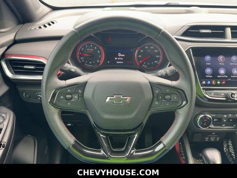 Used 2021 Chevrolet TrailBlazer RS w/ Technology Package FWD image 16