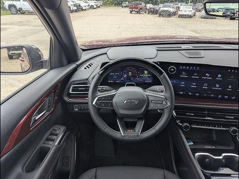 New 2026 Chevrolet Traverse Z71 w/ Enhanced Driving Package AWD/4WD image 3