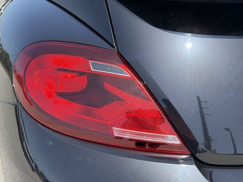 Used 2019 Volkswagen Beetle 2.0T S FWD image 17