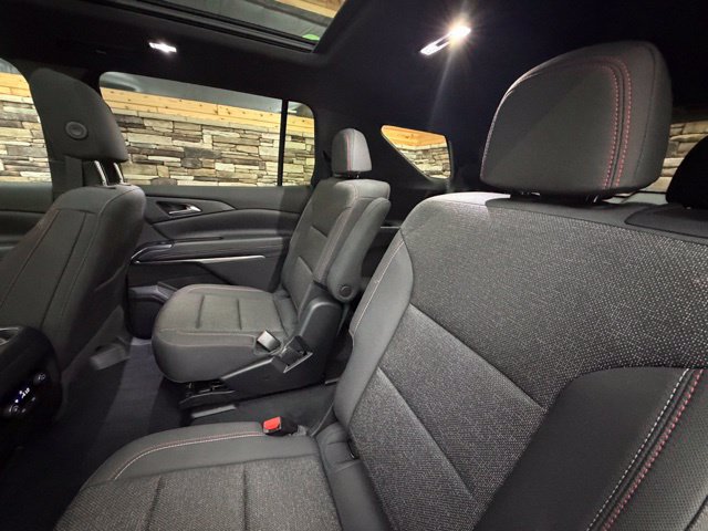 Used 2024 Chevrolet Traverse Z71 AWD/4WD image 32