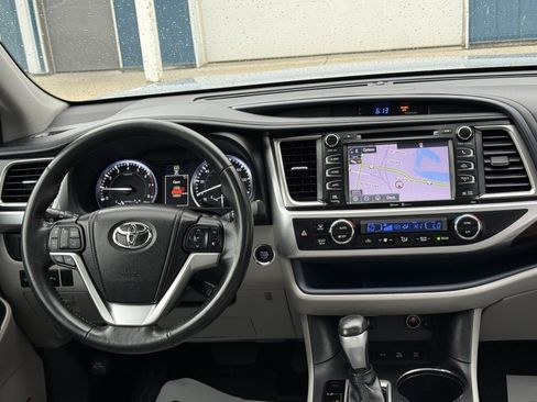 Used 2014 Toyota Highlander Limited AWD/4WD image 24