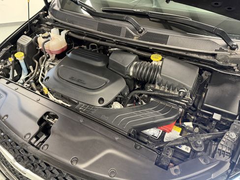 Used 2024 Chrysler Pacifica Touring-L image 32