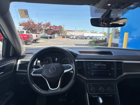 Used 2021 Volkswagen Atlas SE w/ Panoramic Sunroof Package AWD/4WD image 2