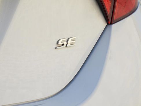 Used 2018 Toyota Corolla SE image 8