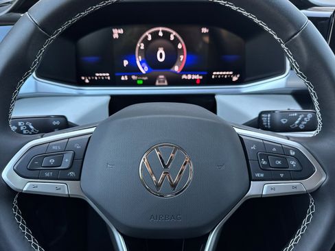 New 2025 Volkswagen Taos SE image 21