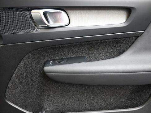 Certified 2025 Volvo XC40 B5 Core image 11