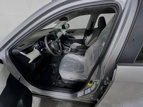 Used 2022 Toyota RAV4 XLE image 15