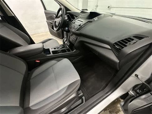 Certified 2018 Ford Escape SE image 18