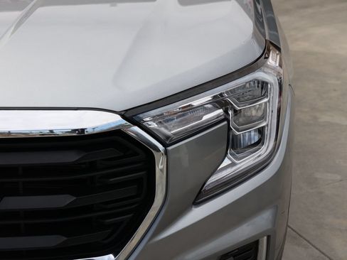 Used 2024 GMC Terrain SLE AWD/4WD image 10
