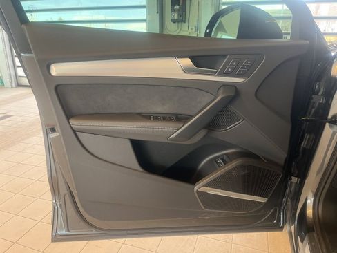 Used 2025 Audi Q5 e Prestige image 7