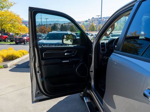 Used 2019 RAM 1500 Laramie image 17