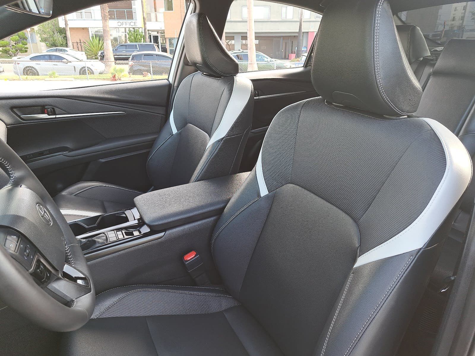 Used 2025 Toyota Camry SE w/ Convenience Package FWD image 15