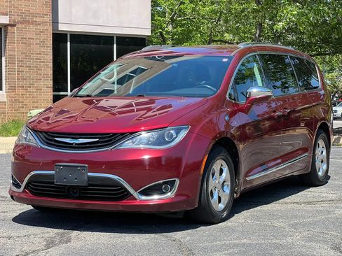 Used 2018 Chrysler Pacifica Limited w/ Advanced Safetytec Group FWD image 1