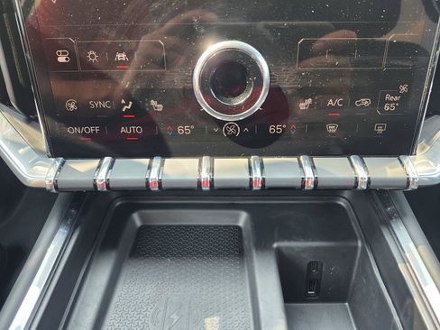 Used 2025 GMC Acadia Elevation image 19