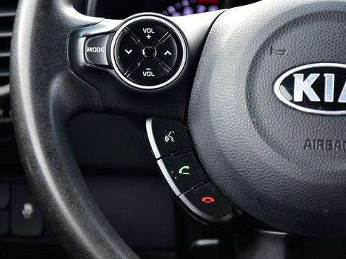 Used 2018 Kia Soul + image 16