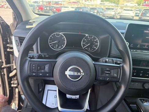 Used 2024 Nissan Rogue S AWD/4WD image 18