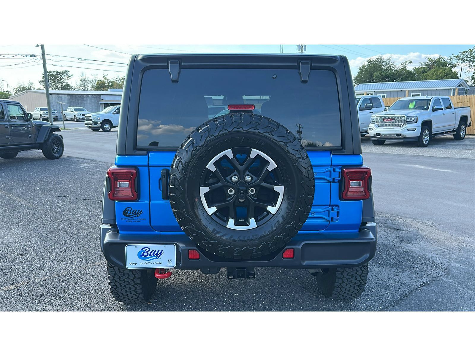 Used 2025 Jeep Wrangler Unlimited Rubicon w/ Convenience Group AWD/4WD image 5