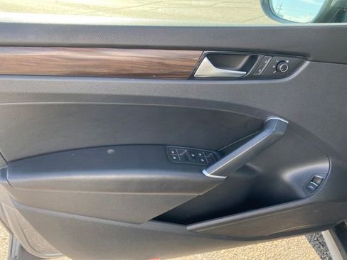 Used 2022 Volkswagen Passat 2.0T image 15