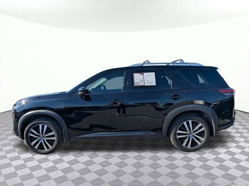 Used 2023 Nissan Pathfinder Platinum w/ Cargo Package image 5