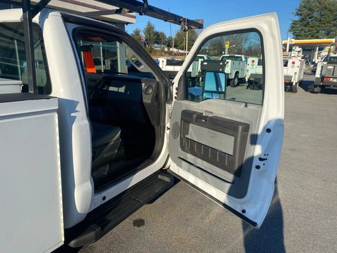 Used 2015 Ford F250 XL w/ Power Equipment Group image 20