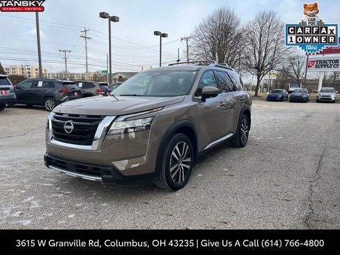 Used 2024 Nissan Pathfinder Platinum image 1