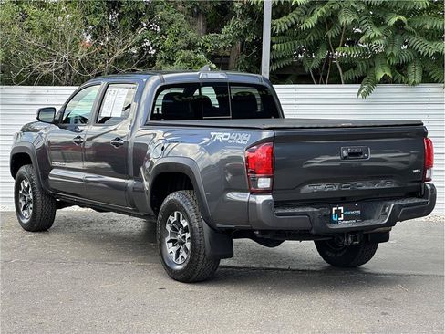 Used 2018 Toyota Tacoma TRD Off-Road w/ TRD Premium Off Road Package AWD/4WD image 3