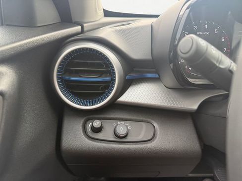 Used 2025 Chevrolet Trax LS w/ LS Convenience Package FWD image 18