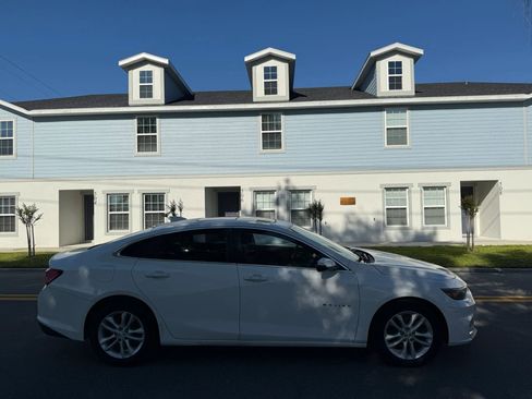 Used 2018 Chevrolet Malibu LT FWD image 4