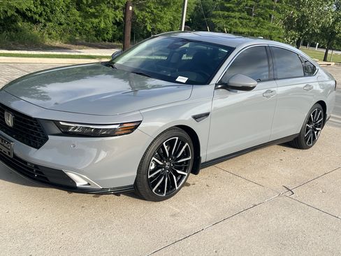 Used 2025 Honda Accord Touring image 5