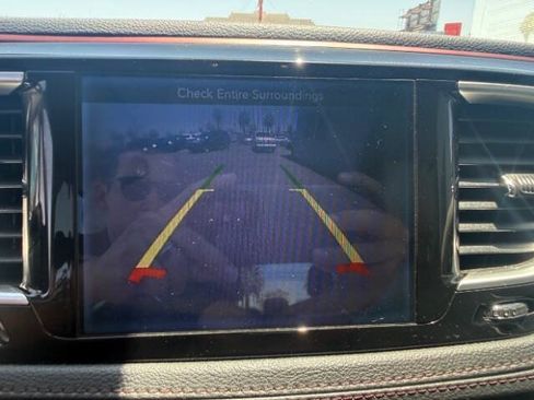 Used 2017 Chrysler Pacifica Limited w/ UConnect Theater Package FWD image 16