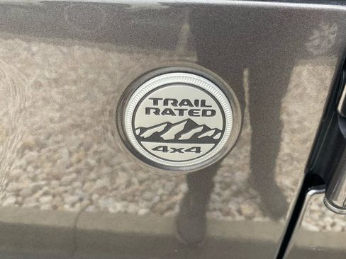 Used 2019 Jeep Wrangler Unlimited Sahara image 12