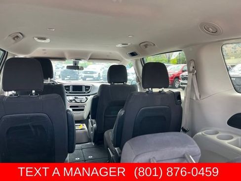 Used 2022 Chrysler Voyager LX FWD image 12