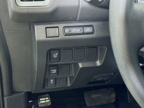 Used 2025 Nissan Frontier SV image 21