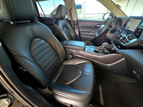Used 2024 Toyota Highlander Limited AWD/4WD image 69