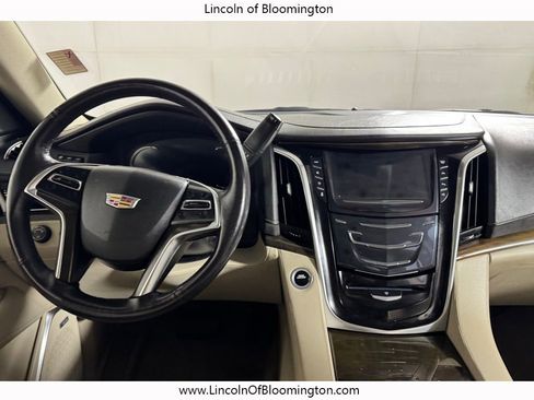 Used 2018 Cadillac Escalade ESV Luxury image 25