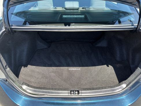 Used 2017 Toyota Corolla LE w/ Carpet Mat Package (TMS) FWD image 10