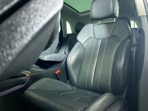 Used 2021 Audi Q5 Prestige w/ Prestige Package image 19